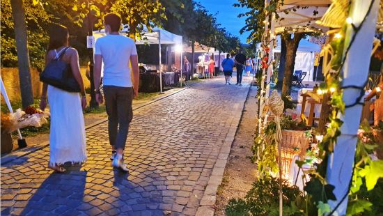 Artists' and crafts market